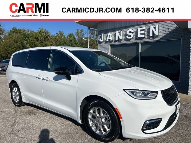 2026 Chrysler Pacifica Select FWD 