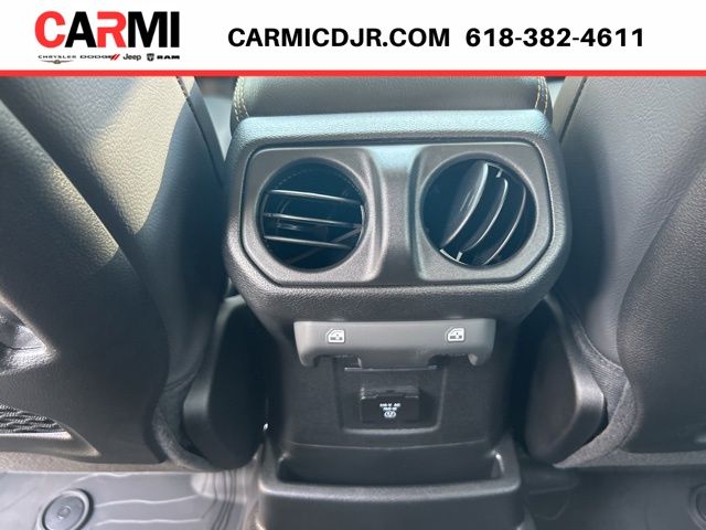 2025 Jeep Wrangler 4-Door Sahara - Photo 30