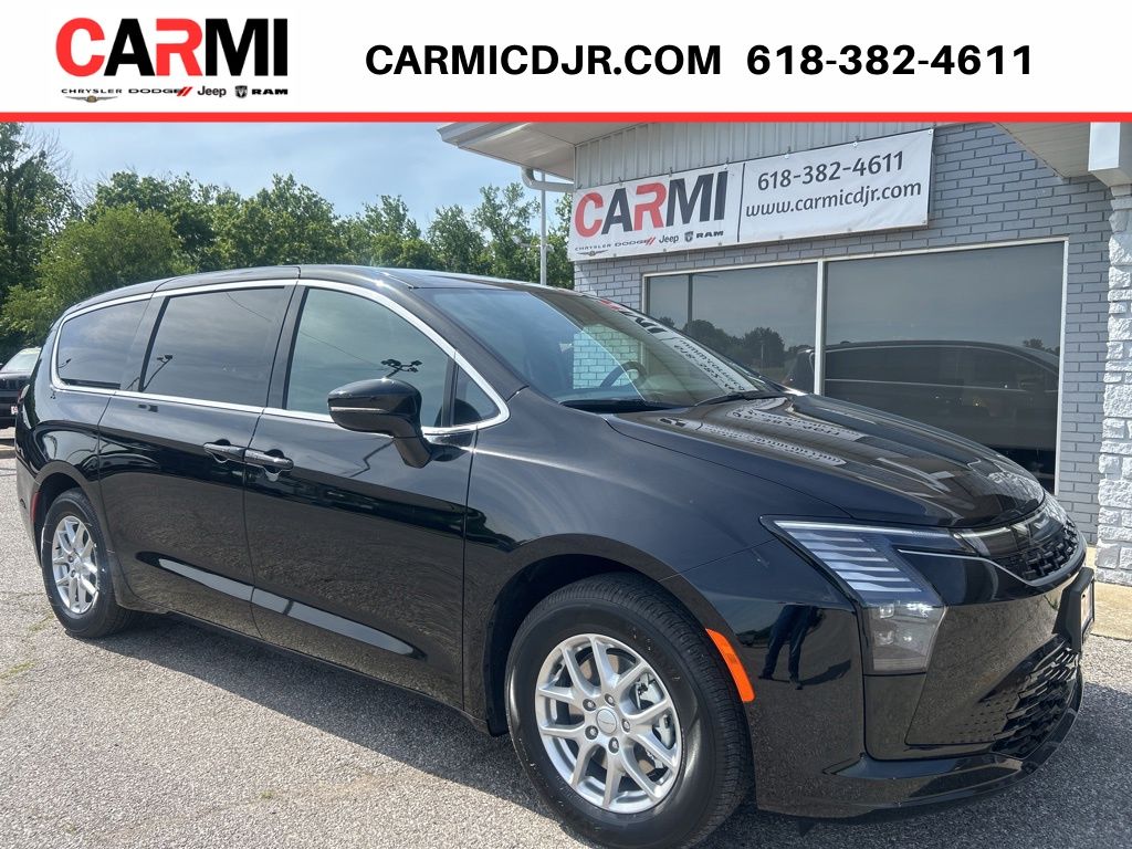 2027 Chrysler Pacifica Select's photo