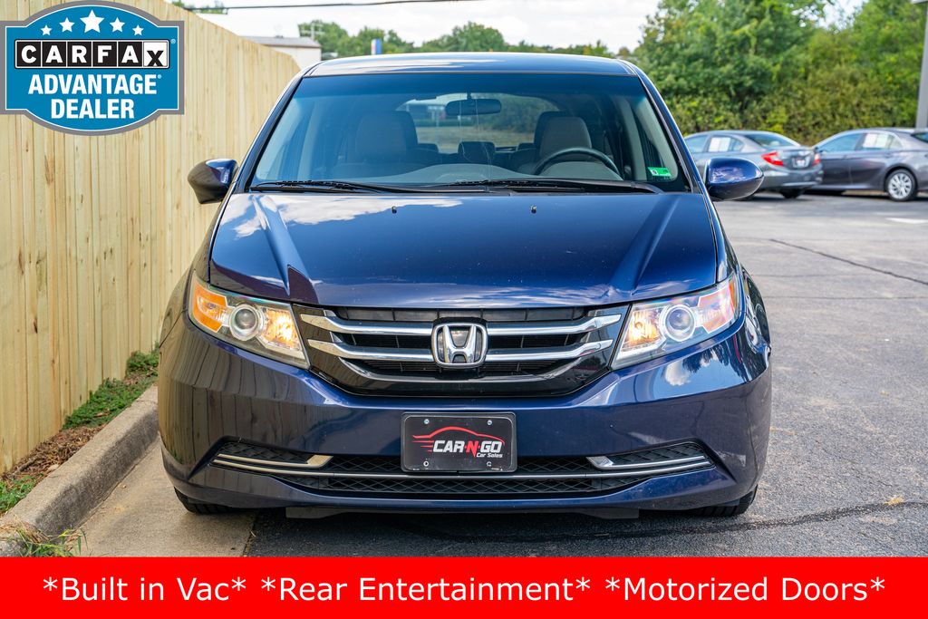 2017 Honda Odyssey SE photo 2