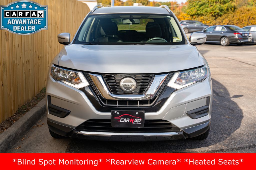 2018 Nissan Rogue SV photo 2