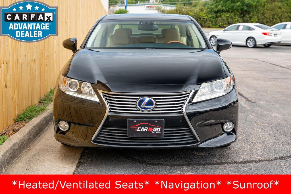 2013 Lexus ES 300h photo 2