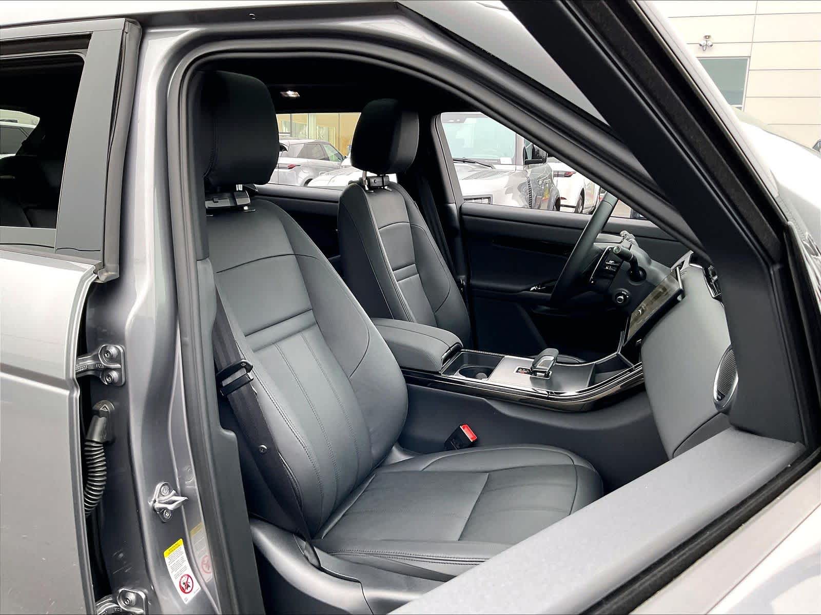 2026 Land Rover Range Rover Evoque Core S photo 3