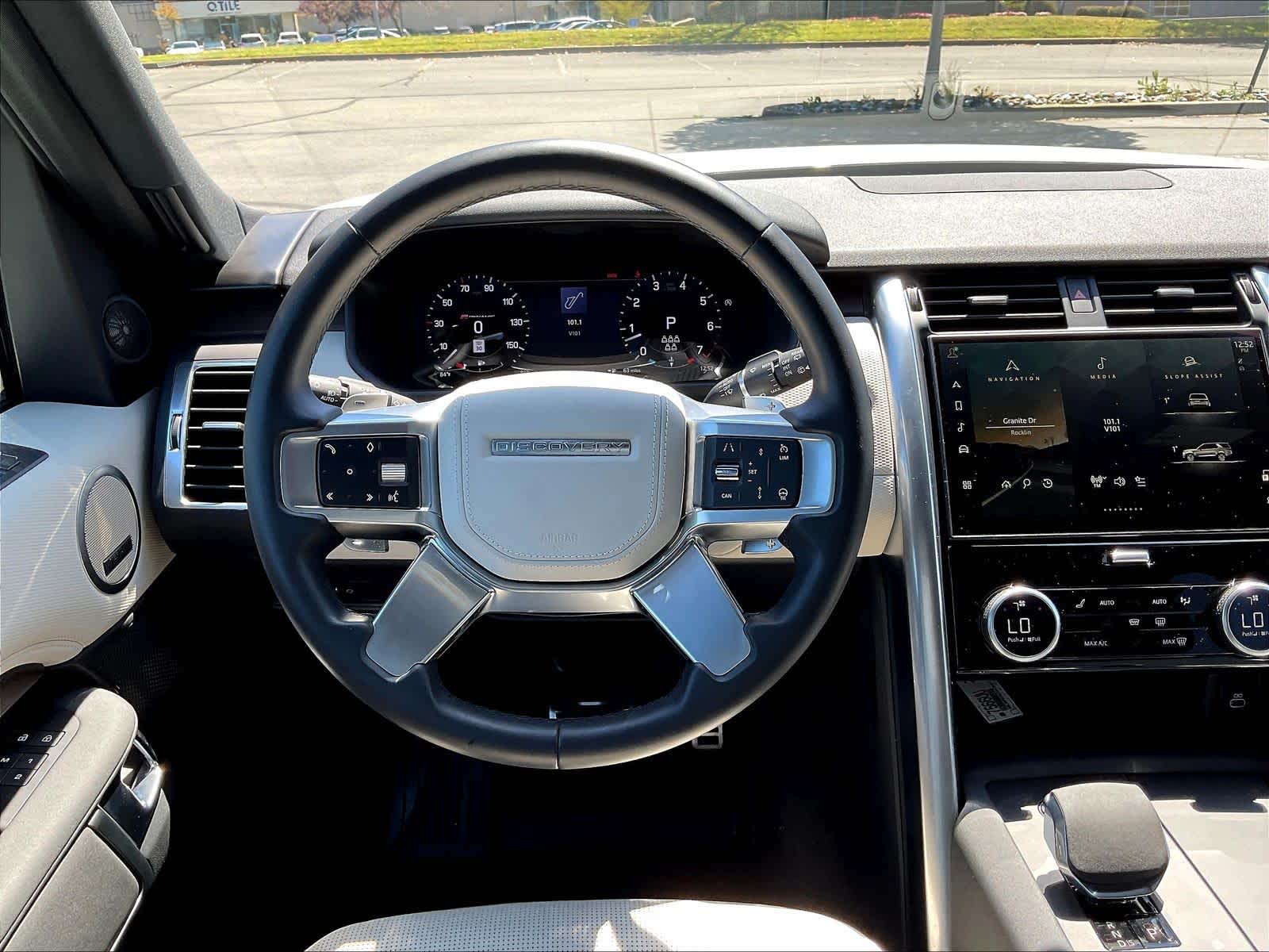 2023 Land Rover Discovery HSE R-Dynamic photo 5