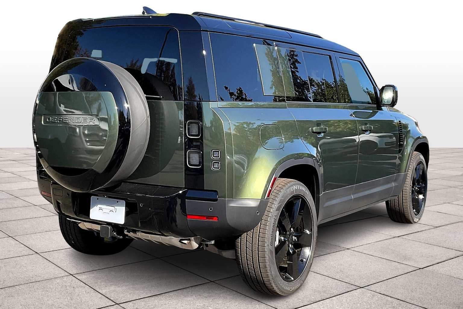 2026 Land Rover Defender 110 S photo 4
