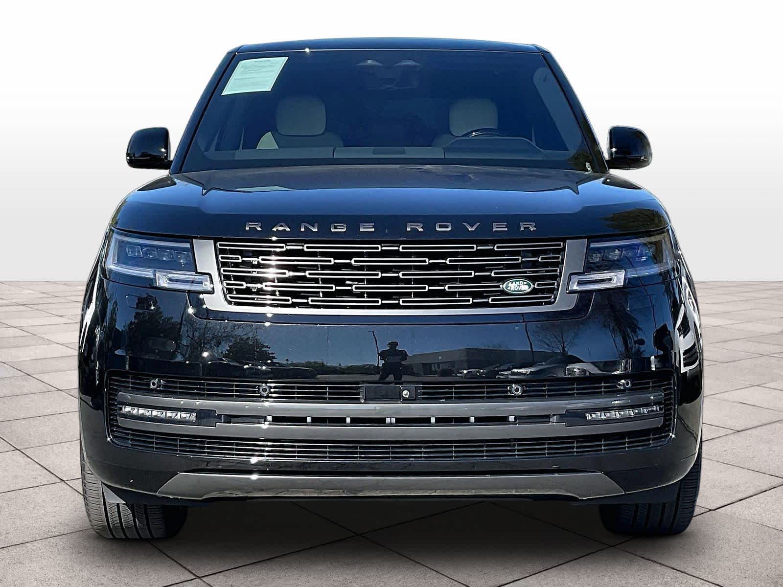 2025 Land Rover Range Rover SE photo 2