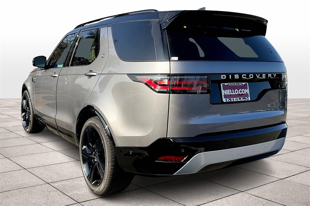 2025 Land Rover Discovery Metropolitan Edition photo 3