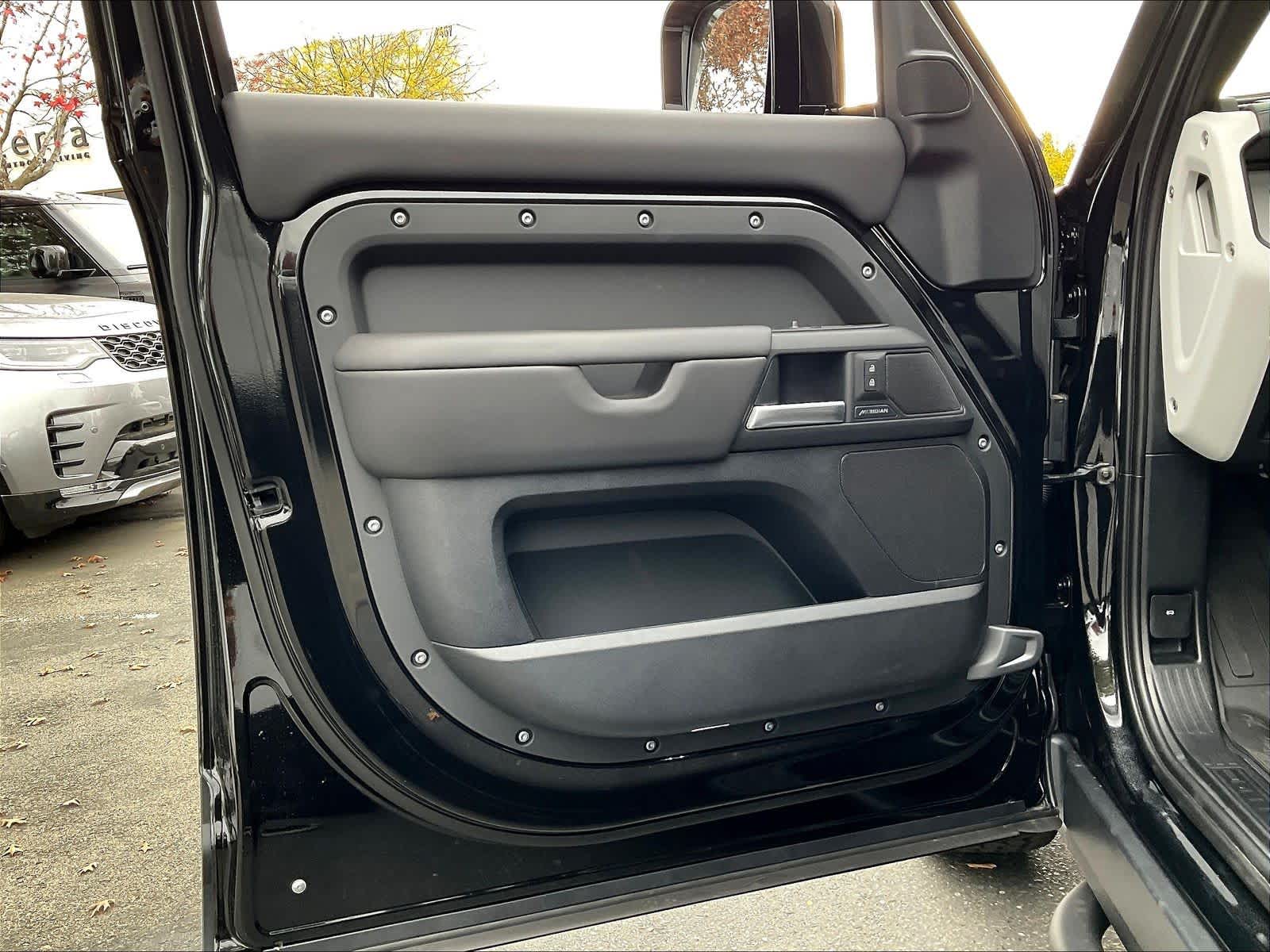 2026 Land Rover Defender S - Photo 24