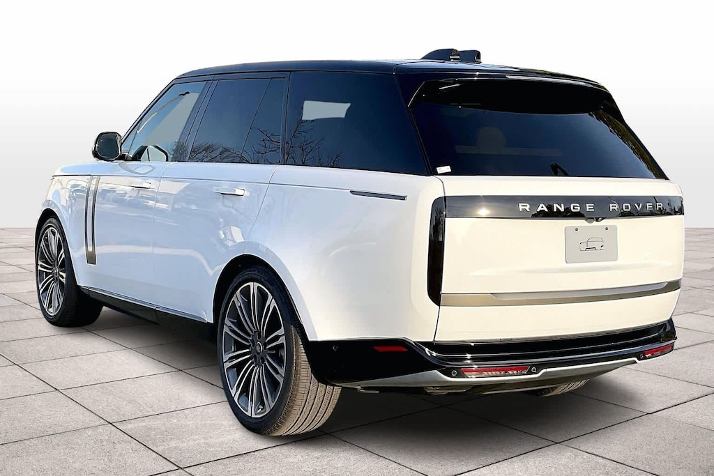 New 2025 Land Rover Range Rover SE P400 SWB