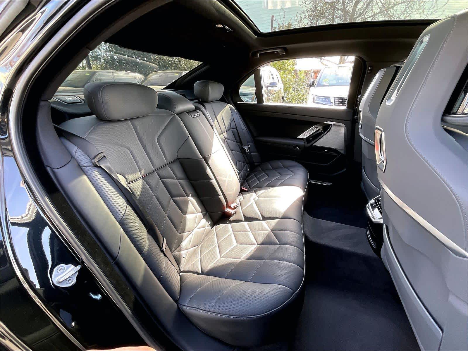 2025 BMW 750e xDrive 750e xDrive photo 4