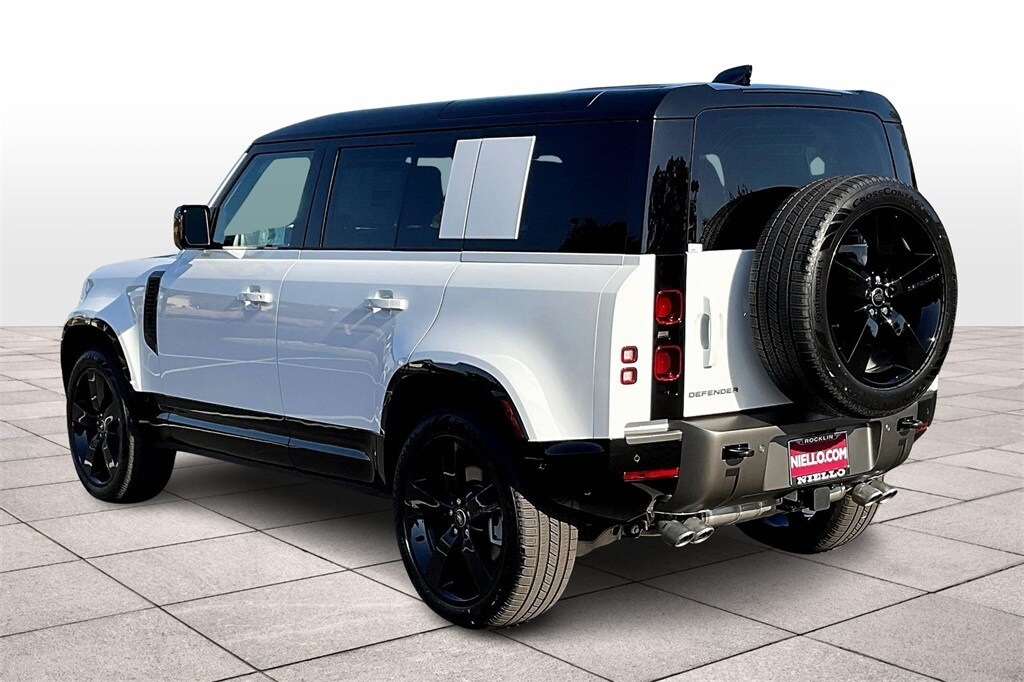 2025 Land Rover Defender 110 X-Dynamic SE photo 3