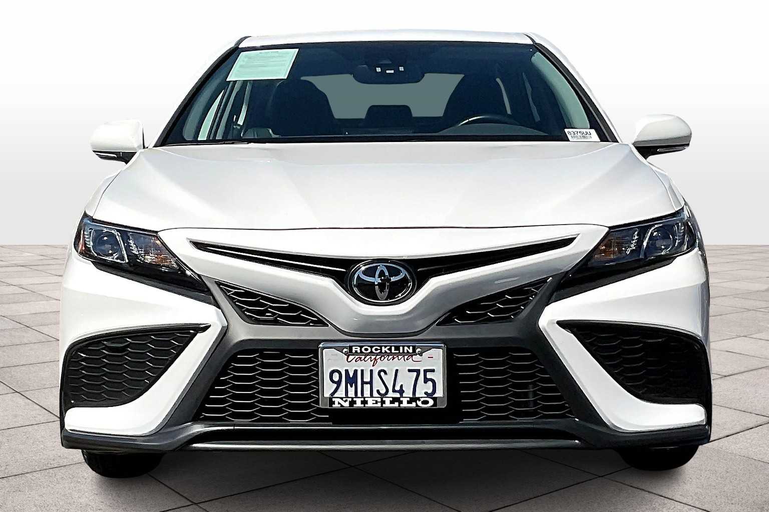 2024 Toyota Camry SE photo 3