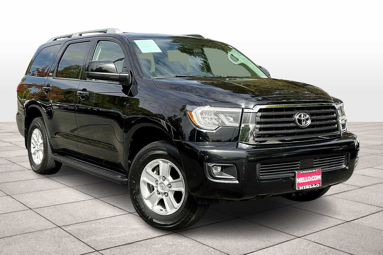 2022 Toyota Sequoia SR5 photo 2