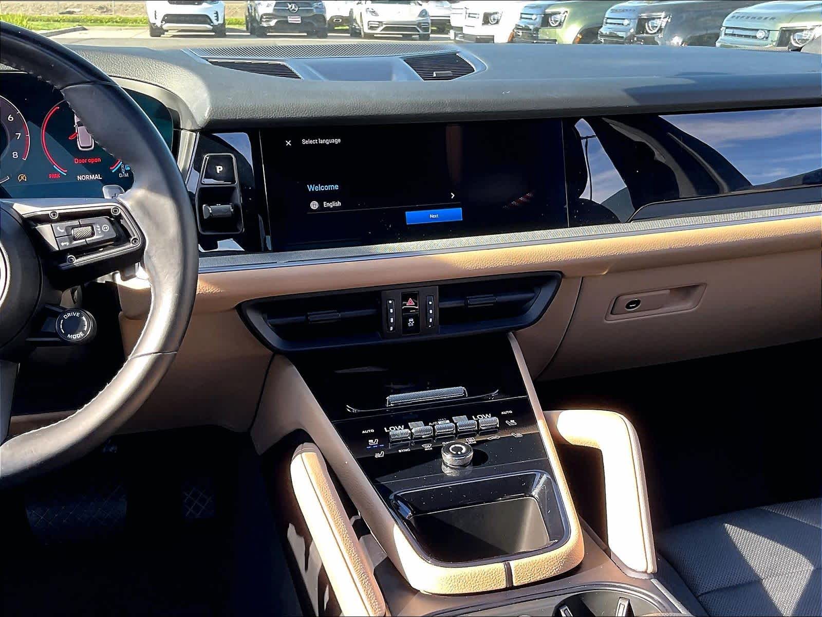 2024 Porsche Cayenne photo 3