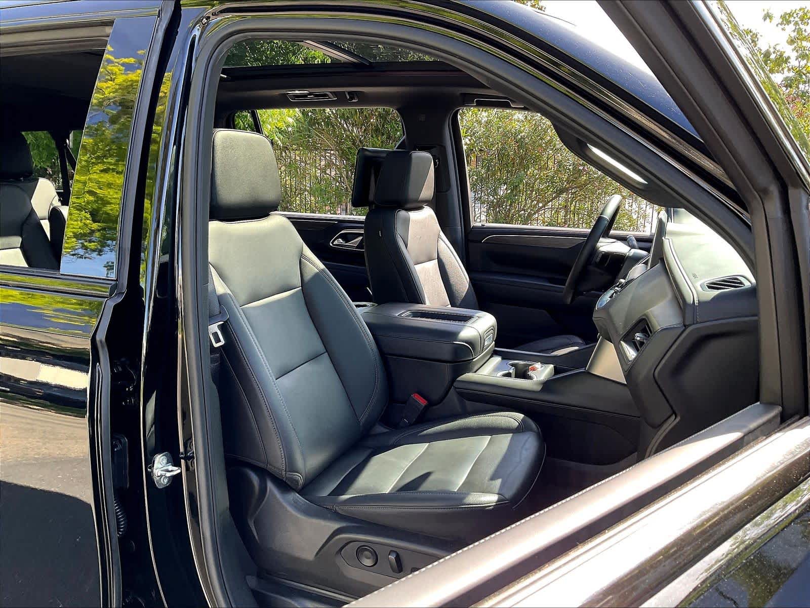 2024 Chevrolet Suburban Z71 photo 3