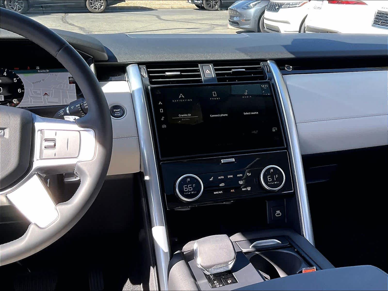 2025 Land Rover Discovery S photo 6