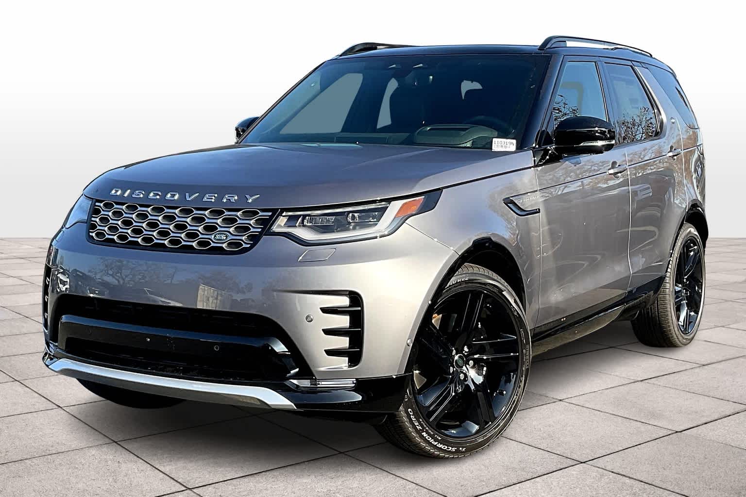 2025 Land Rover Discovery Metropolitan Edition's photo