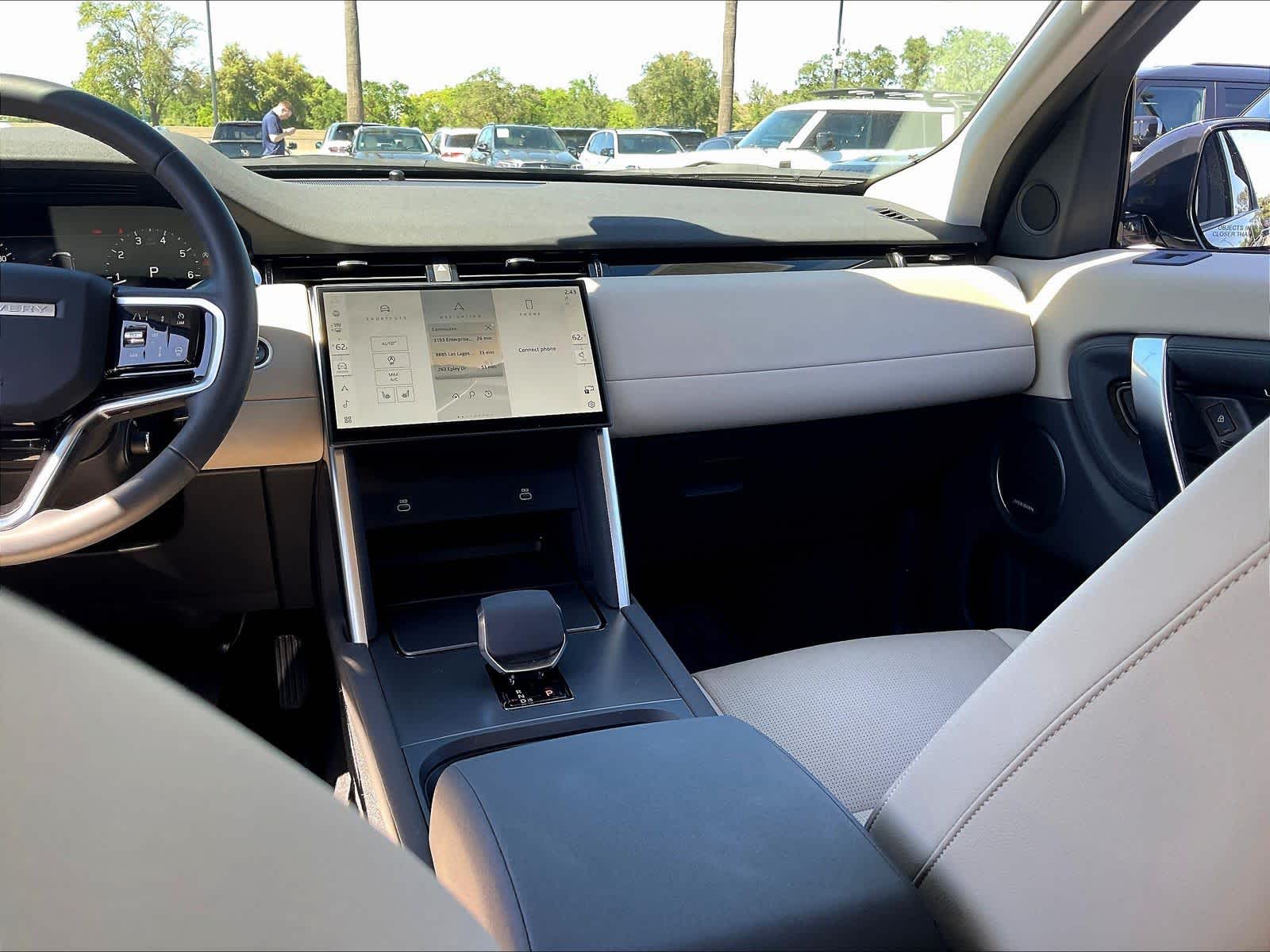 2025 Land Rover Discovery Sport S photo 6