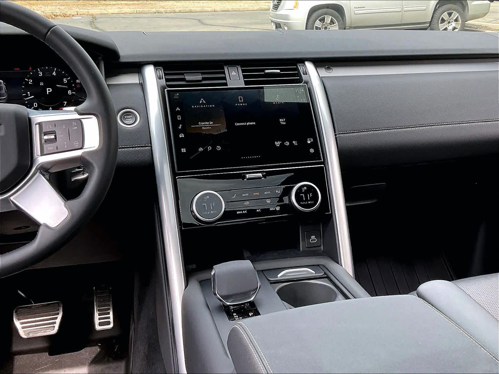 2025 Land Rover Discovery Dynamic SE photo 6