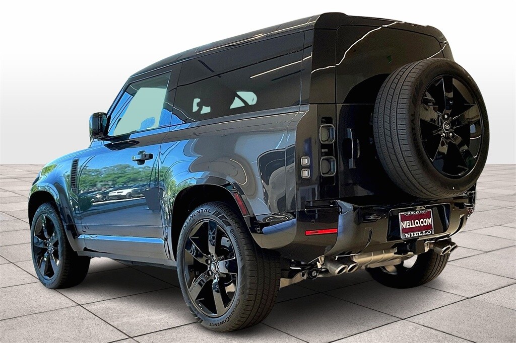 2024 Land Rover Defender 90 V8 photo 3