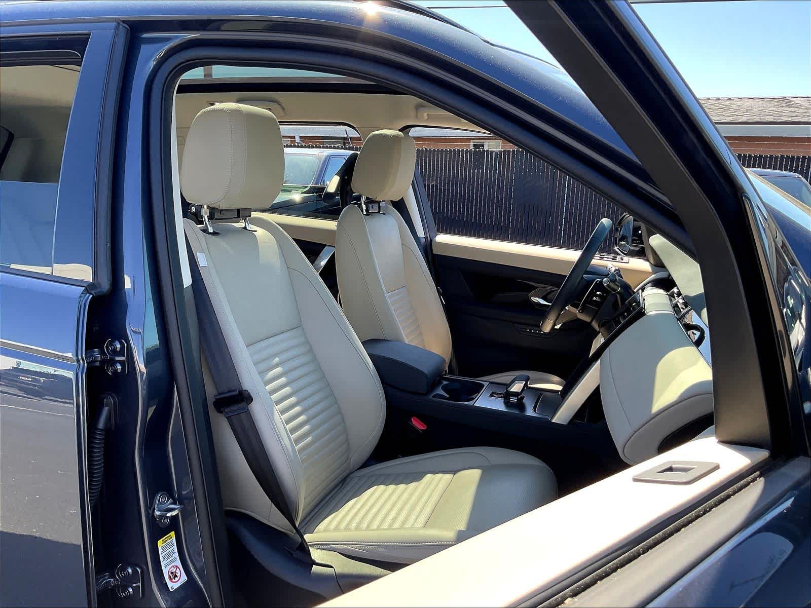 2025 Land Rover Discovery Sport S photo 3