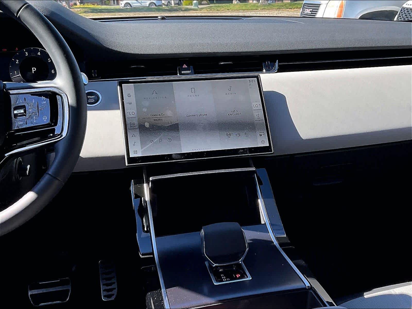 2026 Land Rover Range Rover Evoque Dynamic SE photo 6