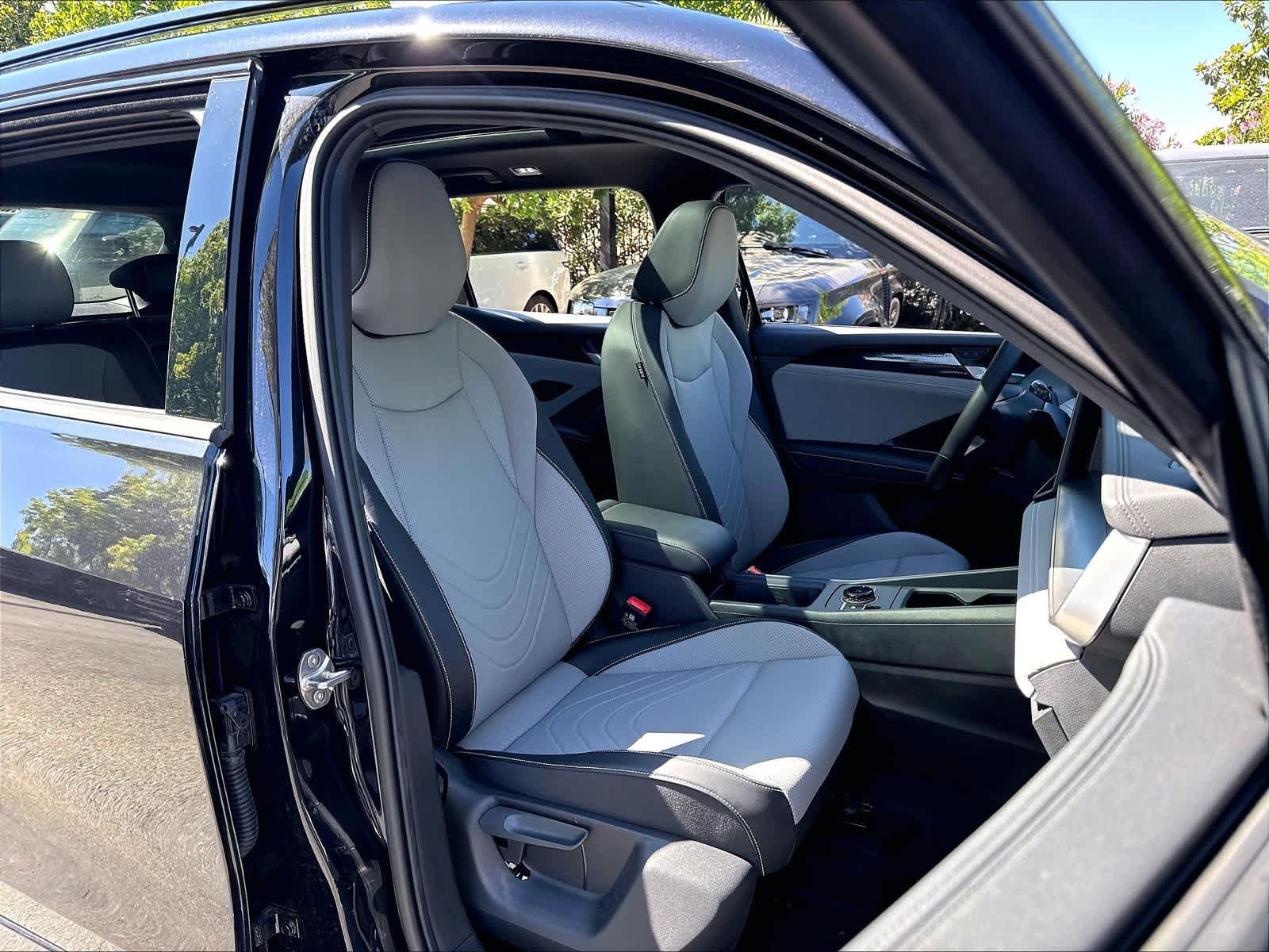 2026 Volkswagen Tiguan SE R-LINE BLACK - Photo 9