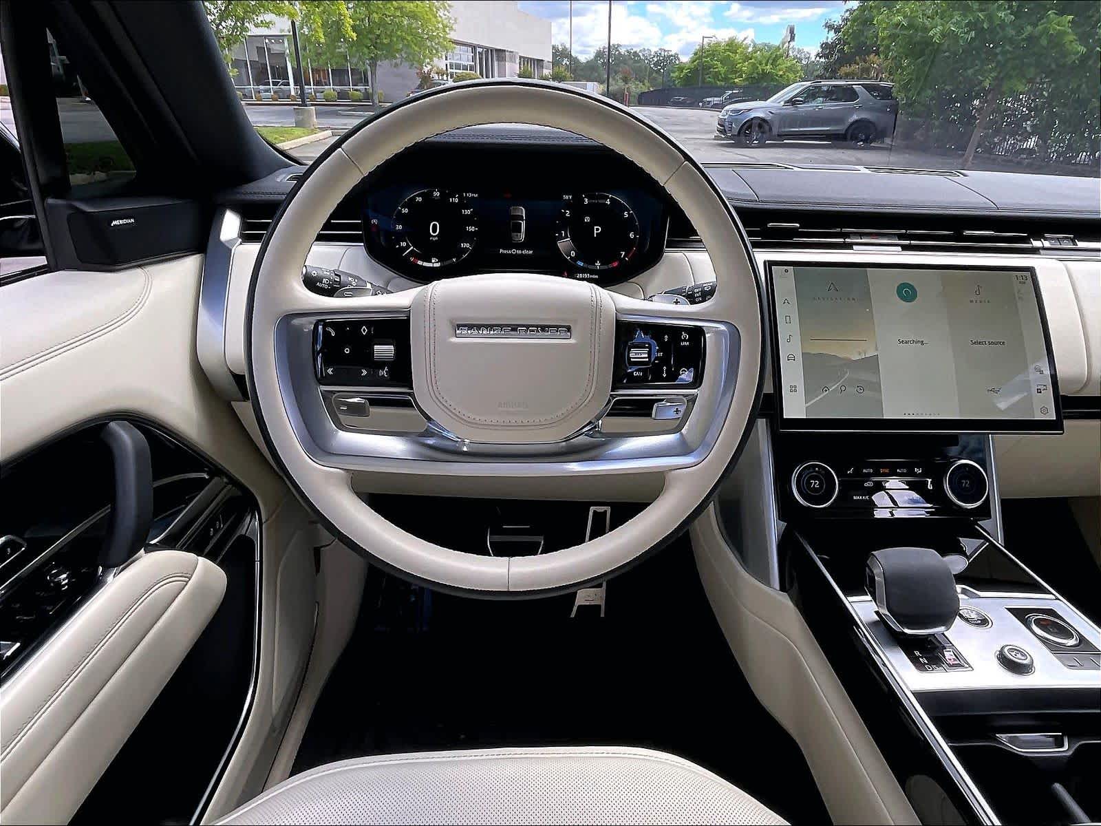 2023 Land Rover Range Rover SE photo 6