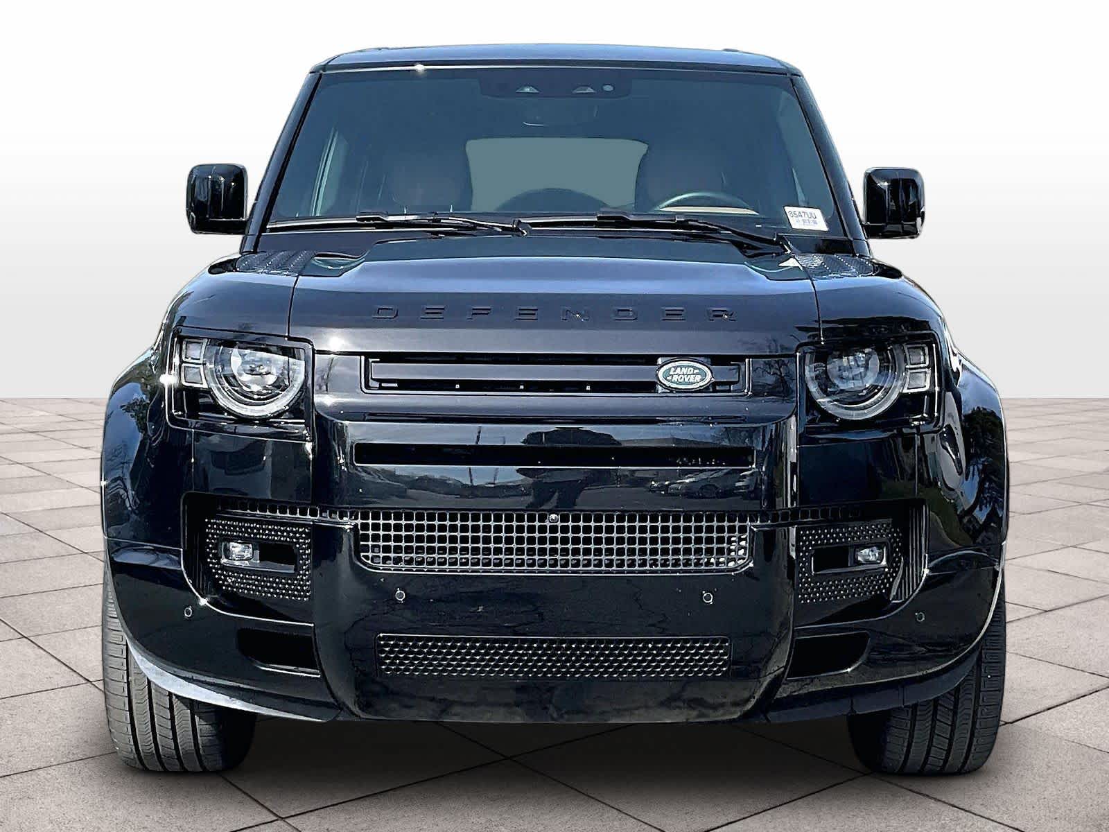 2025 Land Rover Defender X-Dynamic SE photo 2