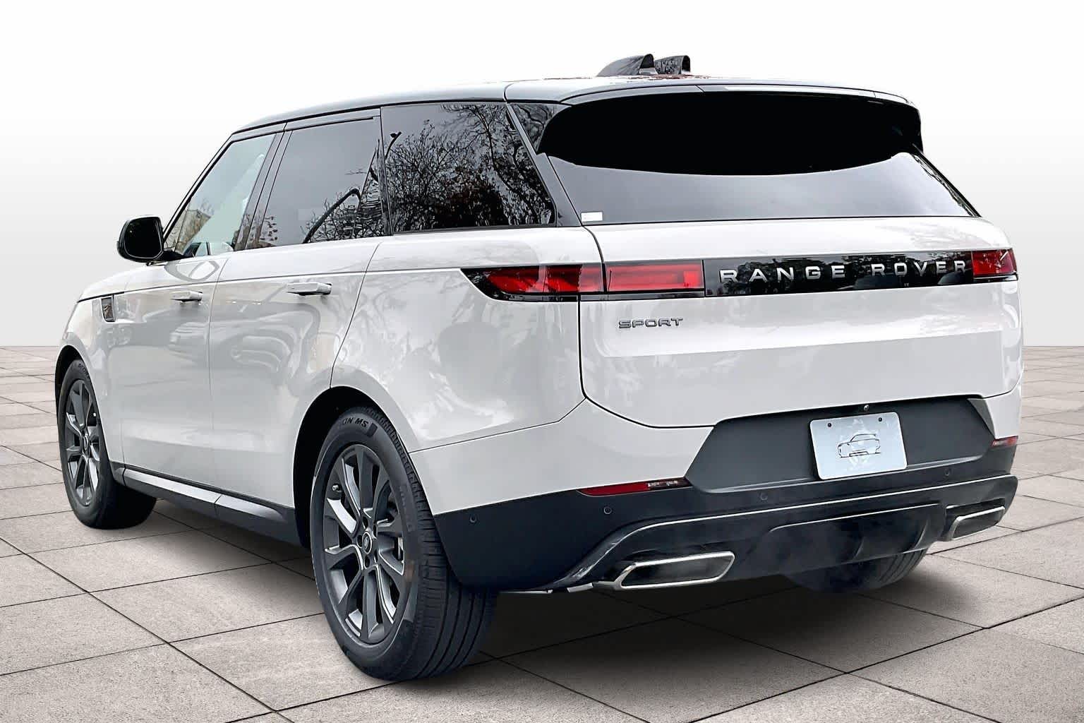 2025 Land Rover Range Rover Sport SE photo 3