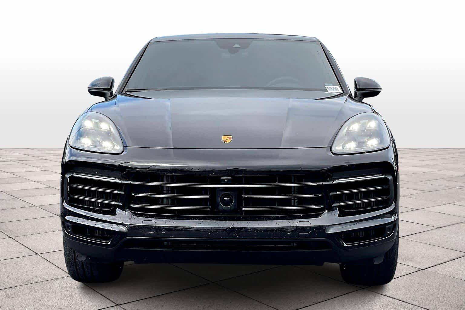 2023 Porsche Cayenne Coupe photo 3