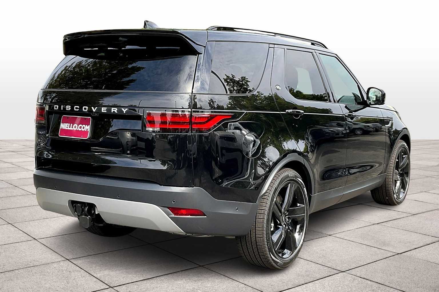 2025 Land Rover Discovery S photo 4
