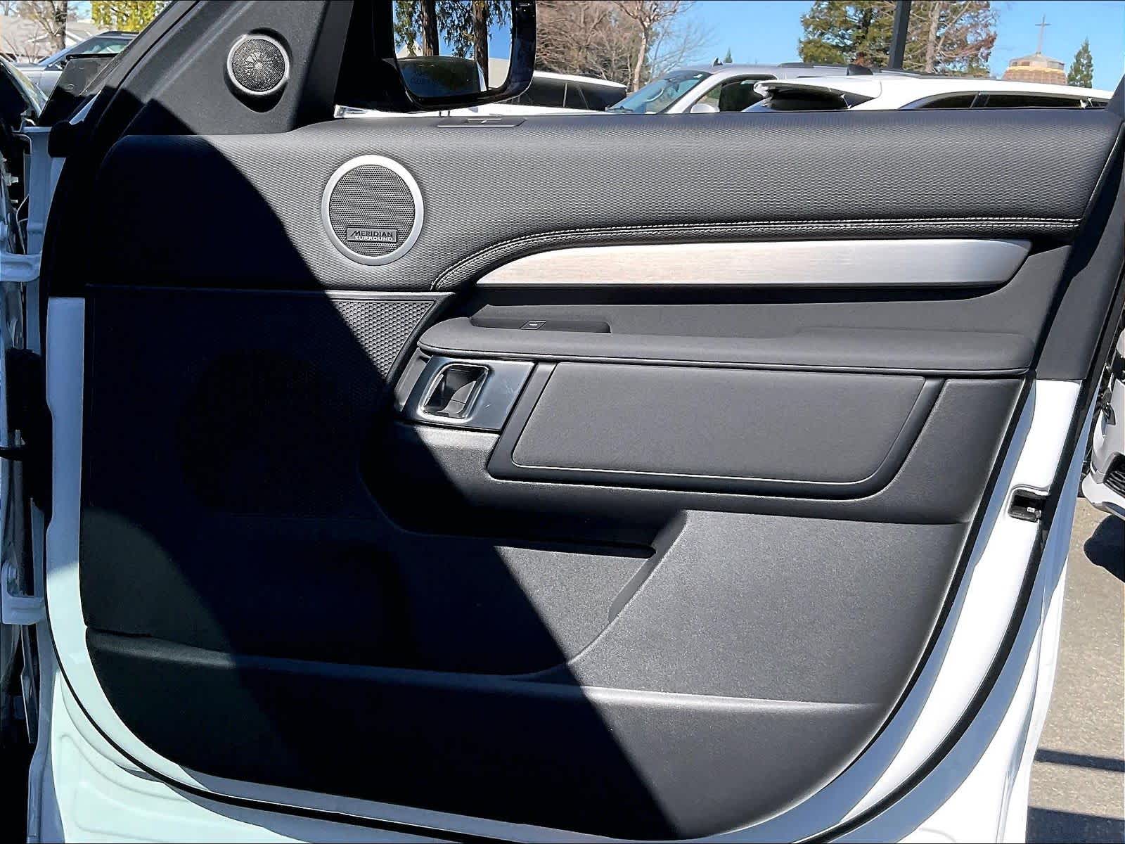 2026 Land Rover Discovery Gemini Edition - Photo 30