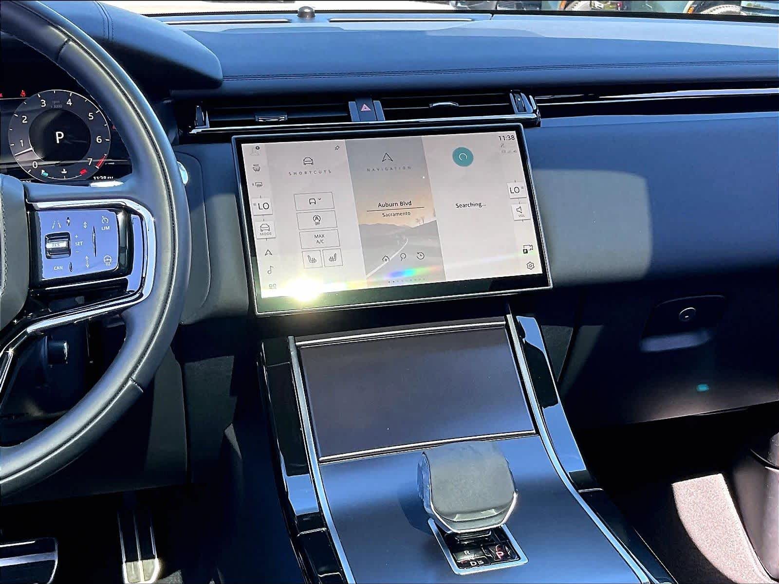 2026 Land Rover Range Rover Velar Dynamic SE photo 6