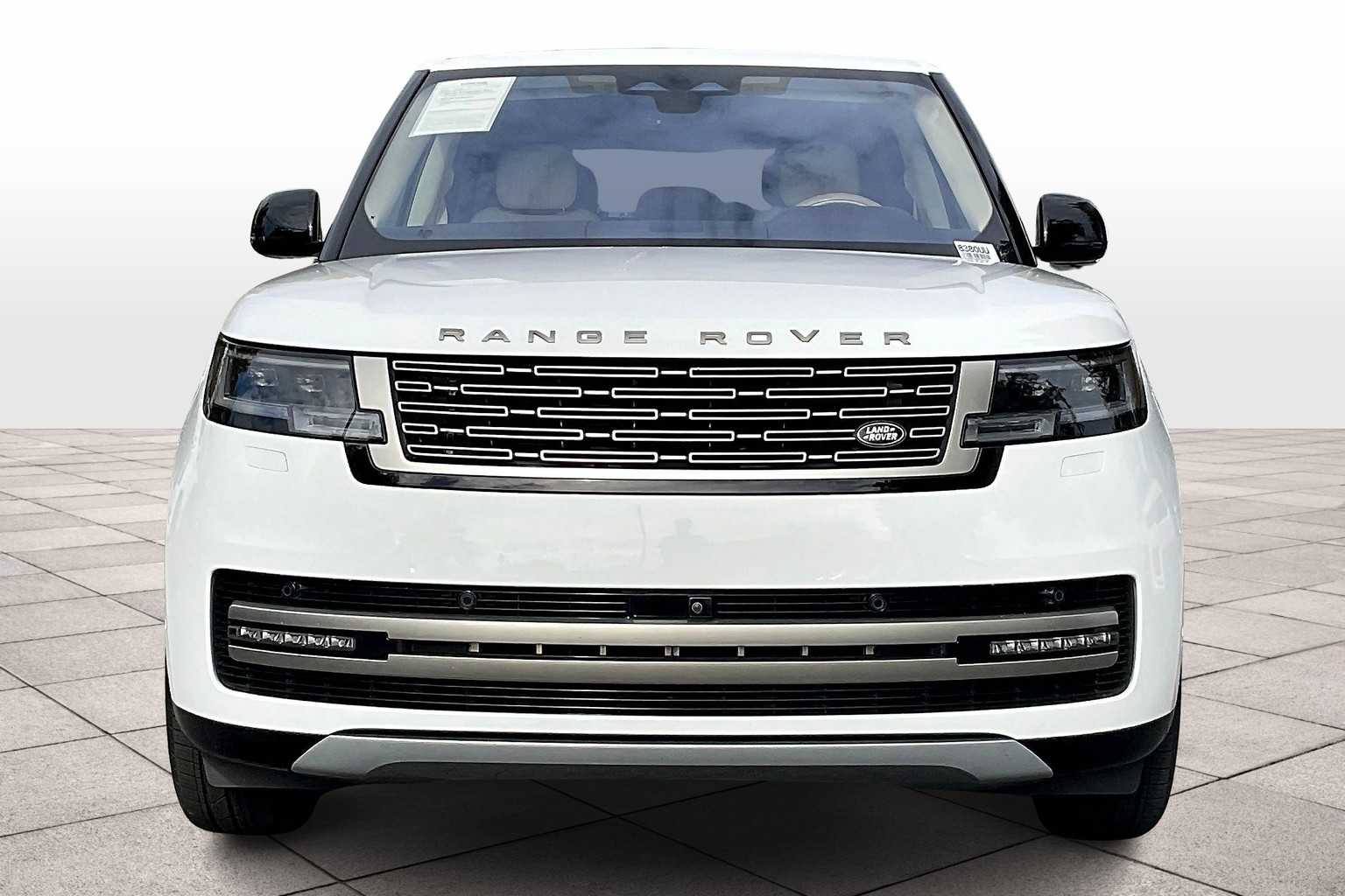 2023 Land Rover Range Rover SE photo 3
