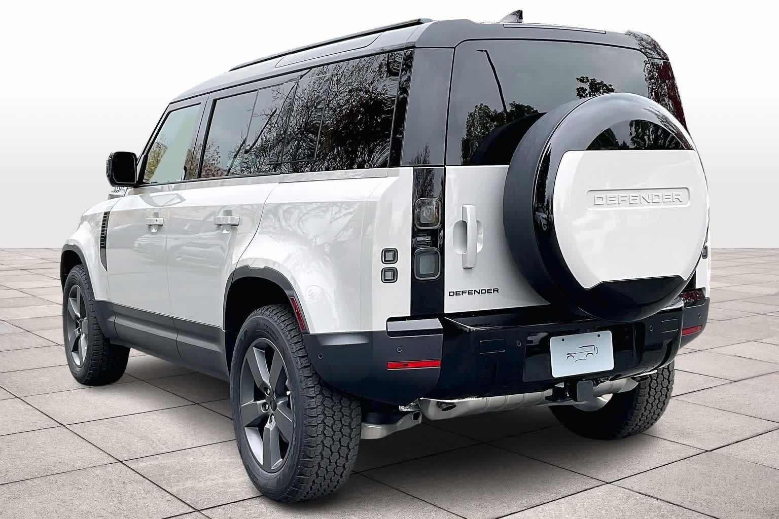 2026 Land Rover Defender S 110 photo 3