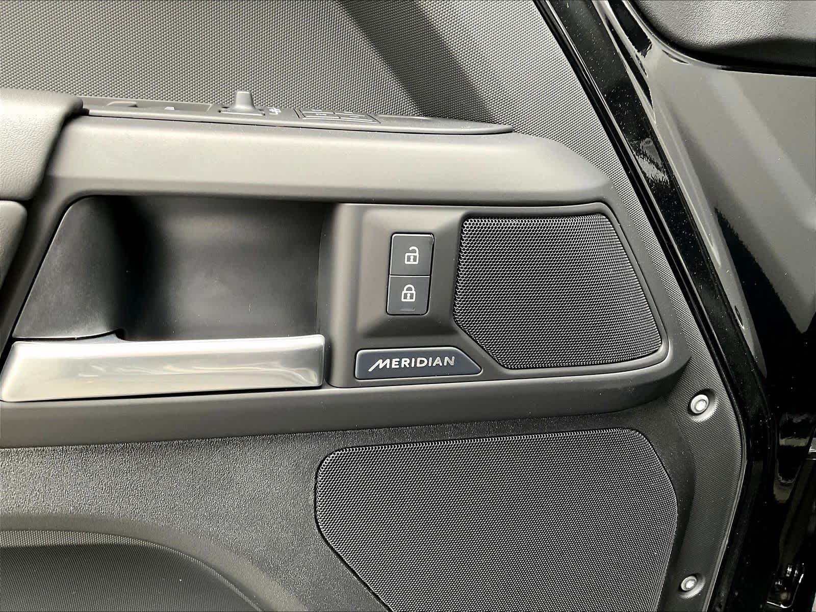 2026 Land Rover Defender S - Photo 21