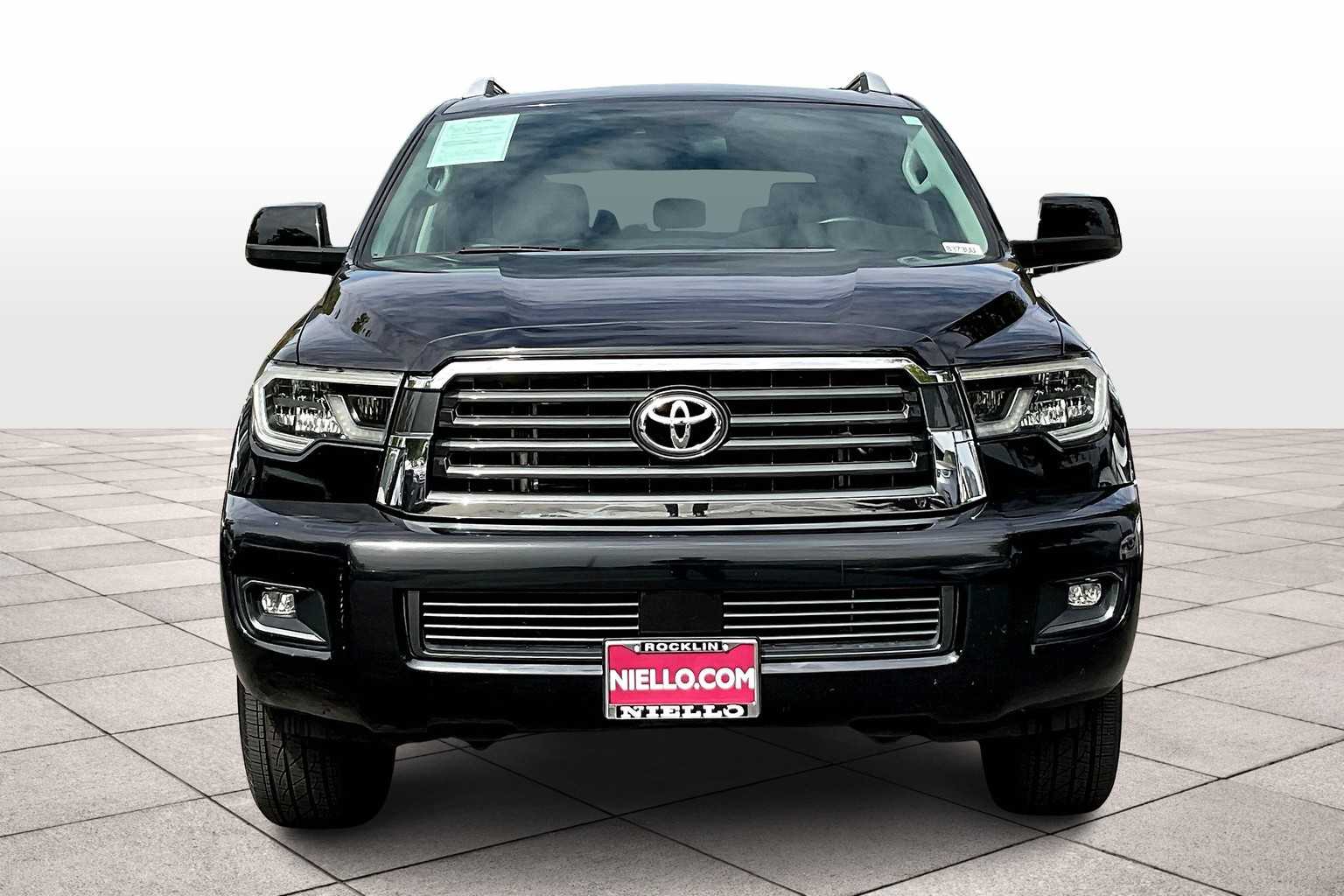 2022 Toyota Sequoia SR5 photo 3