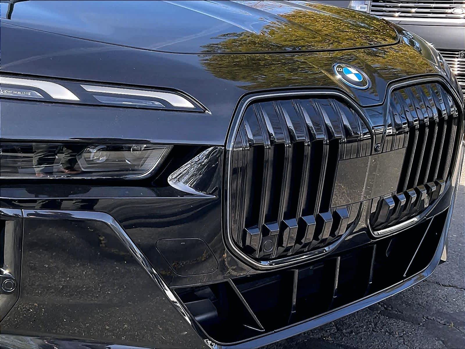 2025 BMW 750e xDrive 750e xDrive photo 3