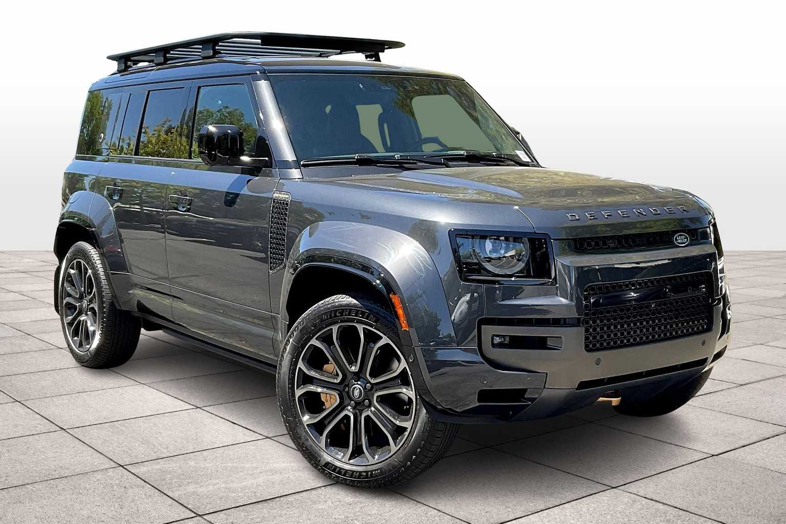 2025 Land Rover Defender 110 photo 2