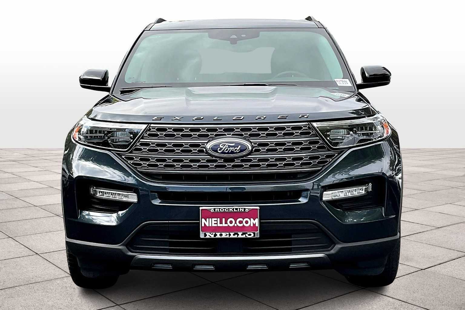 2023 Ford Explorer XLT photo 2