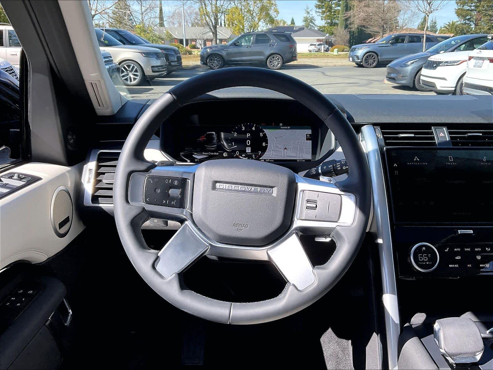 2025 Land Rover Discovery S photo 5