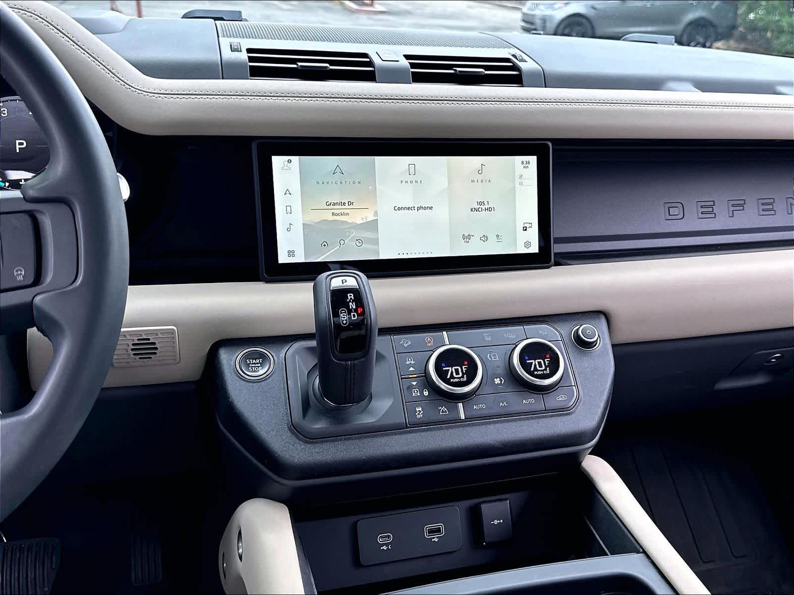 2024 Land Rover Defender X-Dynamic SE photo 3