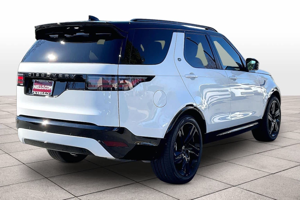 New 2026 Land Rover Discovery Dynamic SE SUV