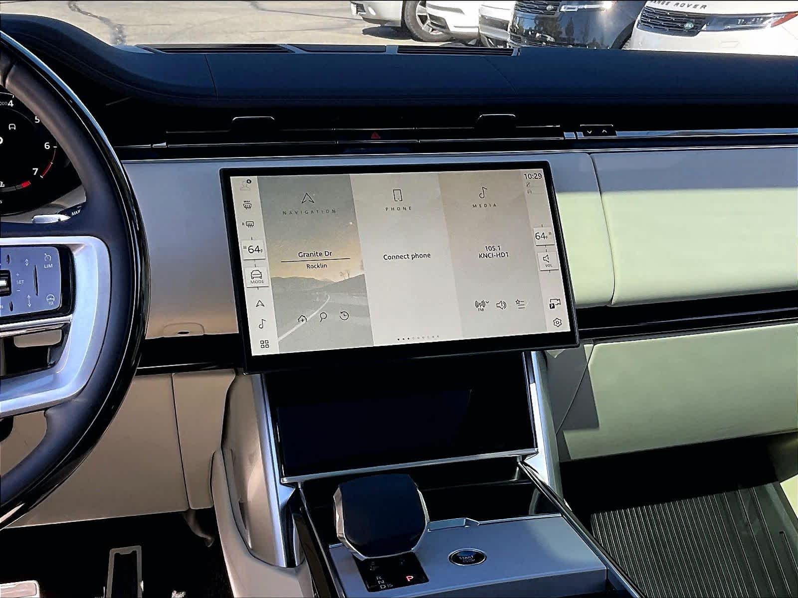 2025 Land Rover Range Rover SE photo 6