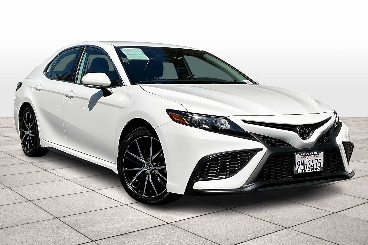 2024 Toyota Camry SE photo 2