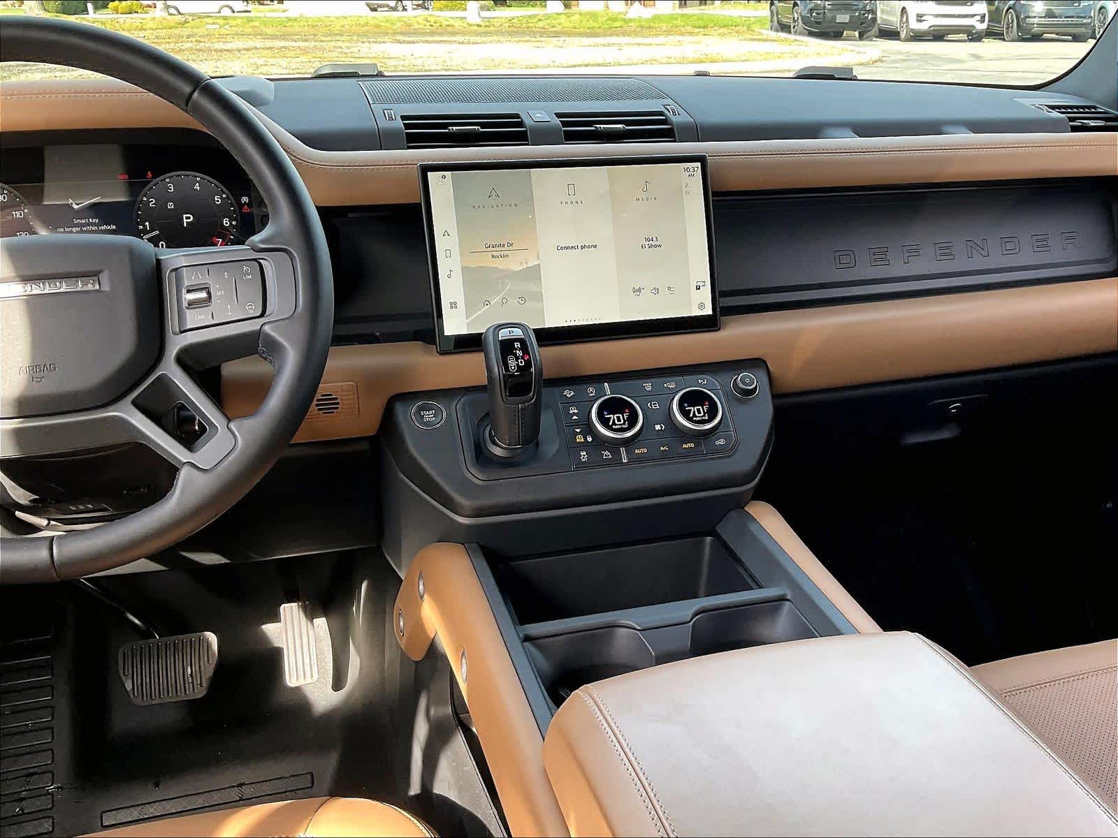 2025 Land Rover Defender X-Dynamic SE photo 6