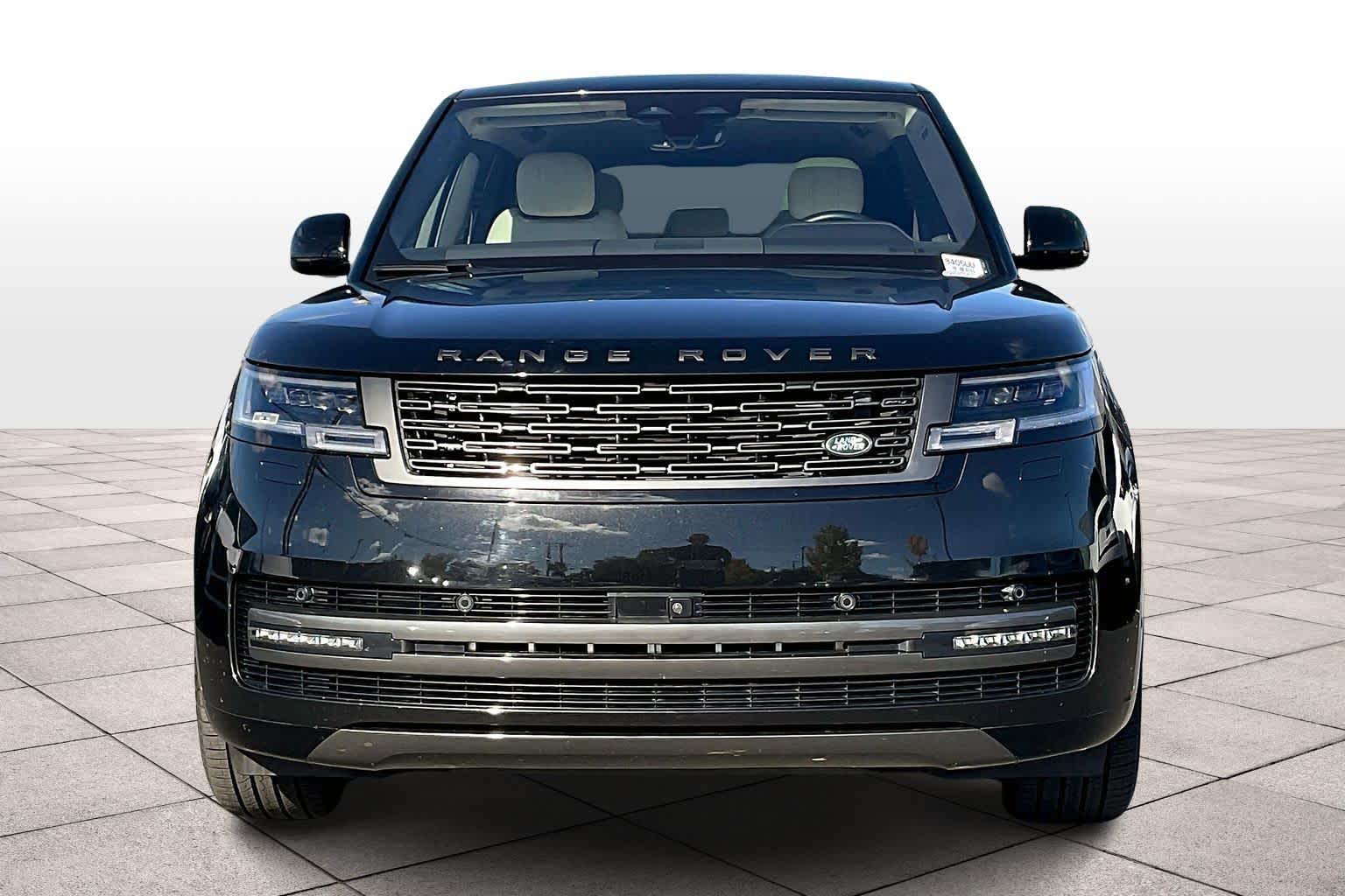 2023 Land Rover Range Rover SE photo 2