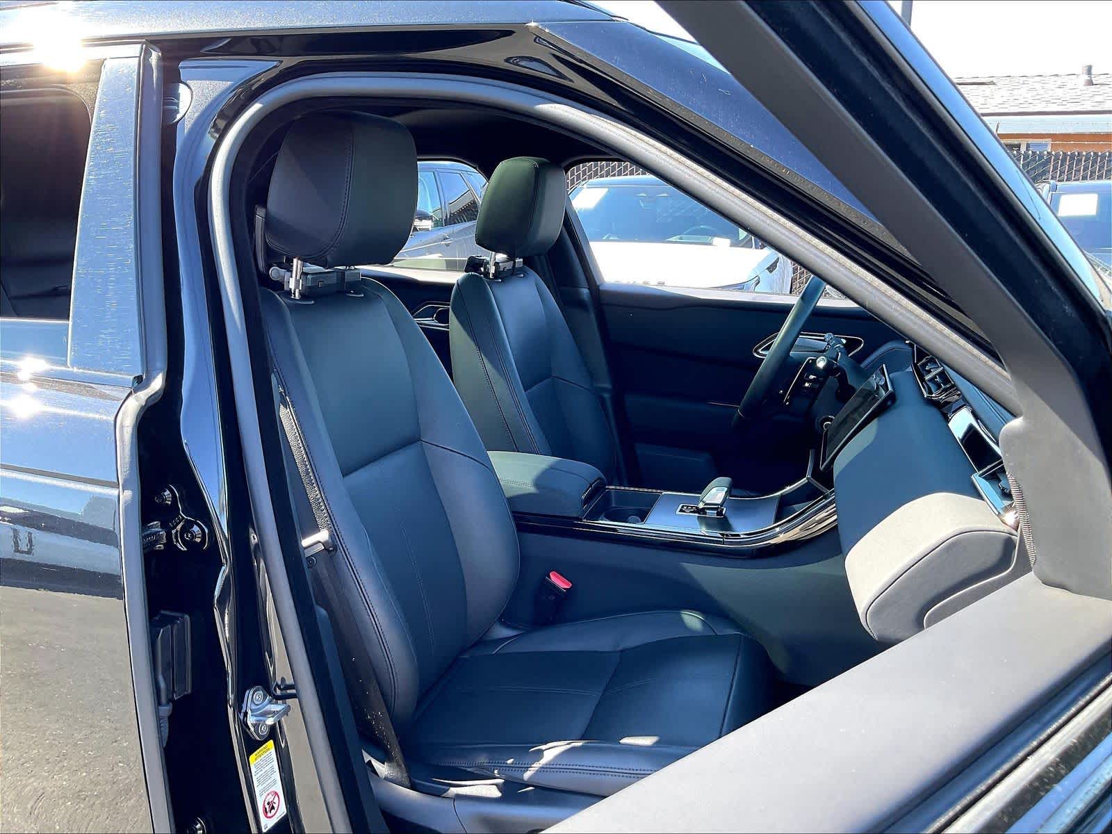 2026 Land Rover Range Rover Velar Dynamic SE photo 3