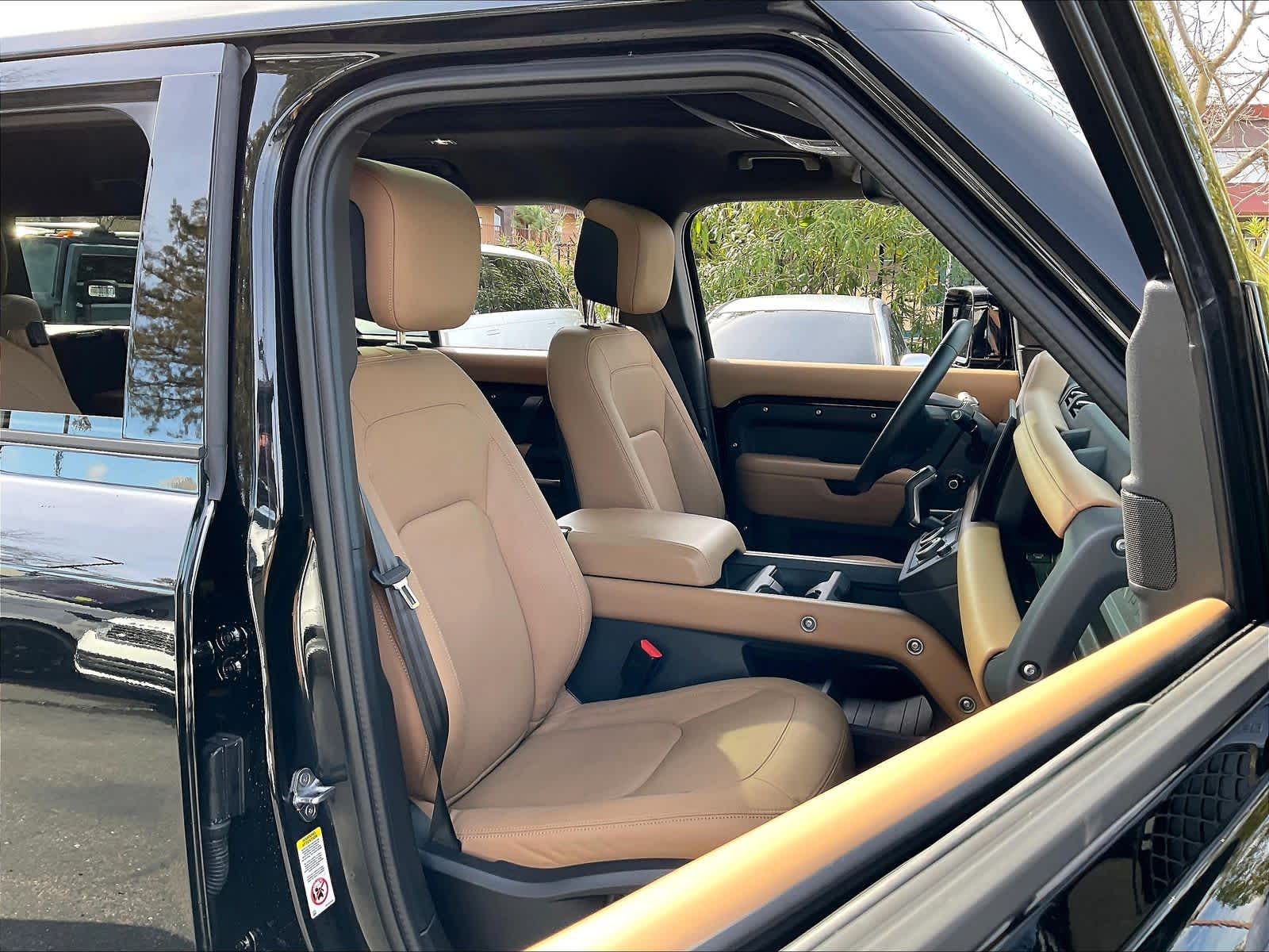 2025 Land Rover Defender X-Dynamic SE photo 3